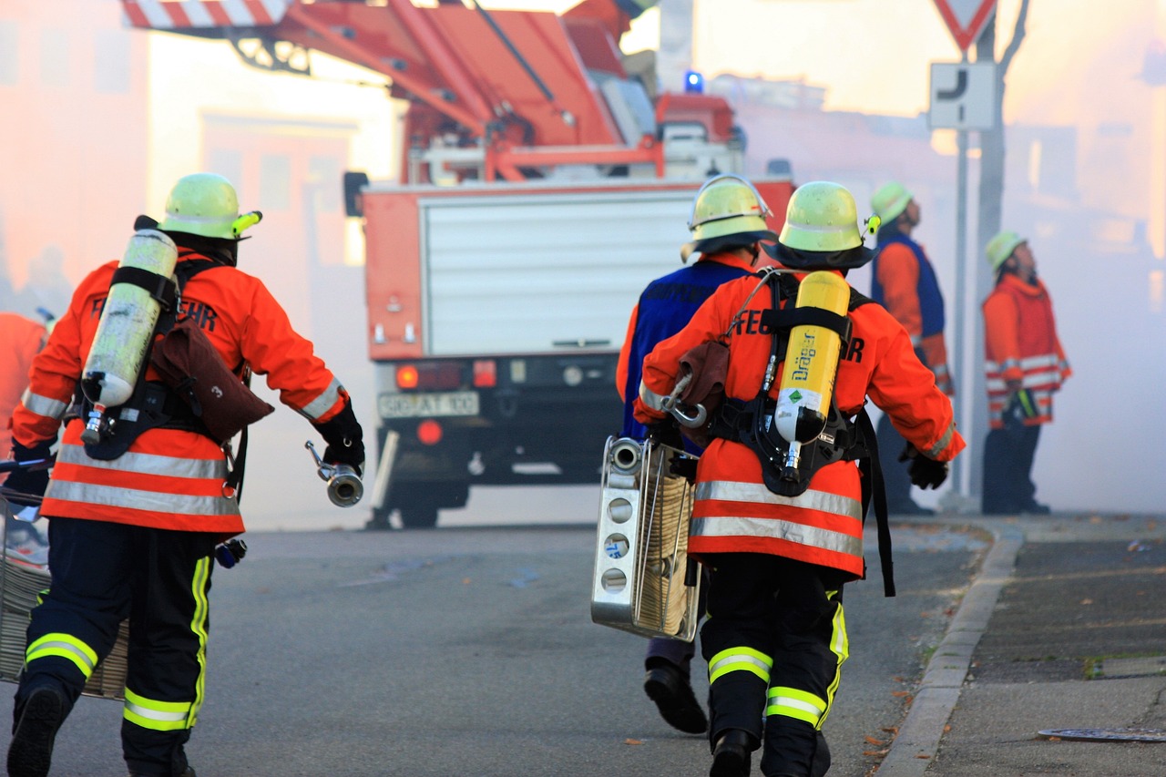 volunteering, fire fighters, vehicles